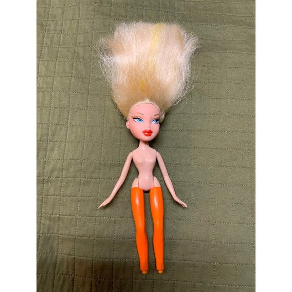 Bratz Chloe Candyz Doll With Orange Legs Rare - Picture 1 of 4